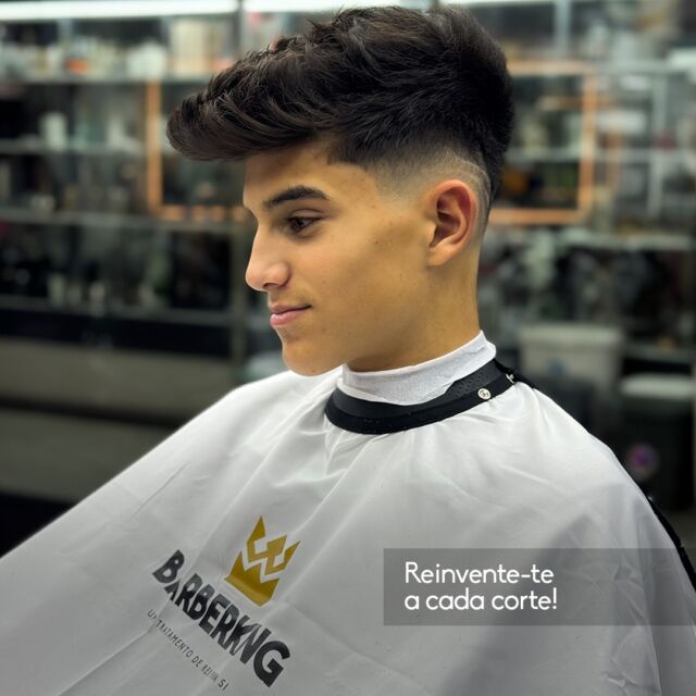 Não precisas de esperar uma ocasião especial para mudar de visual. Cada ida à barbearia é uma oportunidade para te reinventares e descobrires novas versões de ti! 😎
Seja um corte moderno, um clássico intemporal ou aquela barba de respeito, estamos aqui para te ajudar a marcar presença com estilo.
Dá o primeiro passo, experimenta algo novo e sai de cá renovado, confiante e no teu melhor! 🌟
📍 Vem até à nossa barbearia e transforma o teu look!
#ReinventaTe #NovoCorteNovoEu #CorteComEstilo #ConfiançaEEstilo #BarbeariaDeConfiança #TransformaTe
