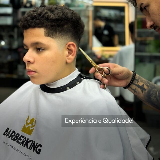 Na BarberKing, nós entendemos o que é estilo e cuidado! 💈✂️ 
São mais de 5 anos de experiência e mais de 2 mil clientes que saíram da nossa barbearia satisfeitos e com a autoestima lá em cima! 🔝
Se quer uma barbearia de confiança e com atendimento de primeira, já sabe onde encontrar. Vem para BarberKing e sinta a diferença! 👑
#BarberKing #ExperiênciaQueConta #ClientesSatisfeitos #CuidadoMasculino